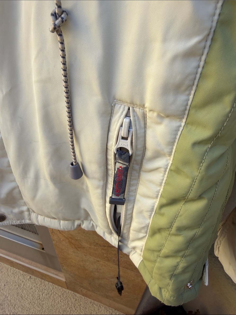 BETTY RIDES Snowboard/Ski Jacket - Picture 4 of 6